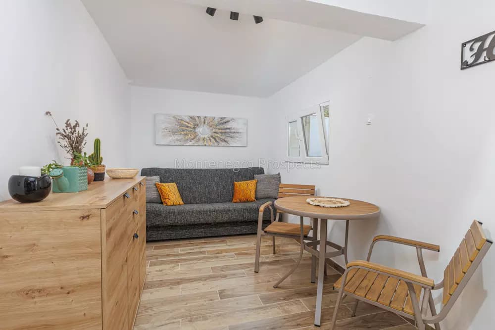 Kuća sa garažom u Utjehi