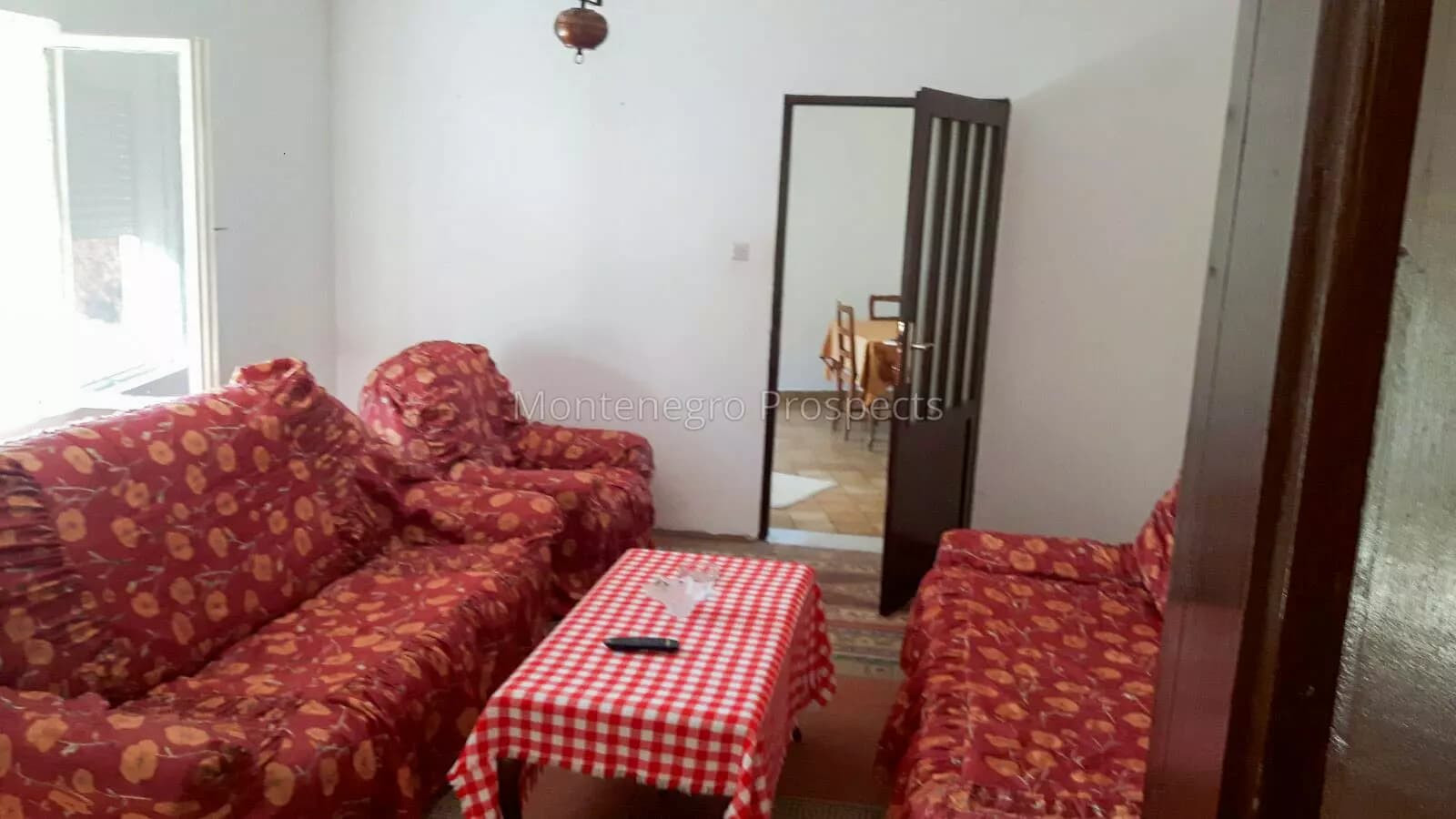 Kuća sa stanovima u Polju