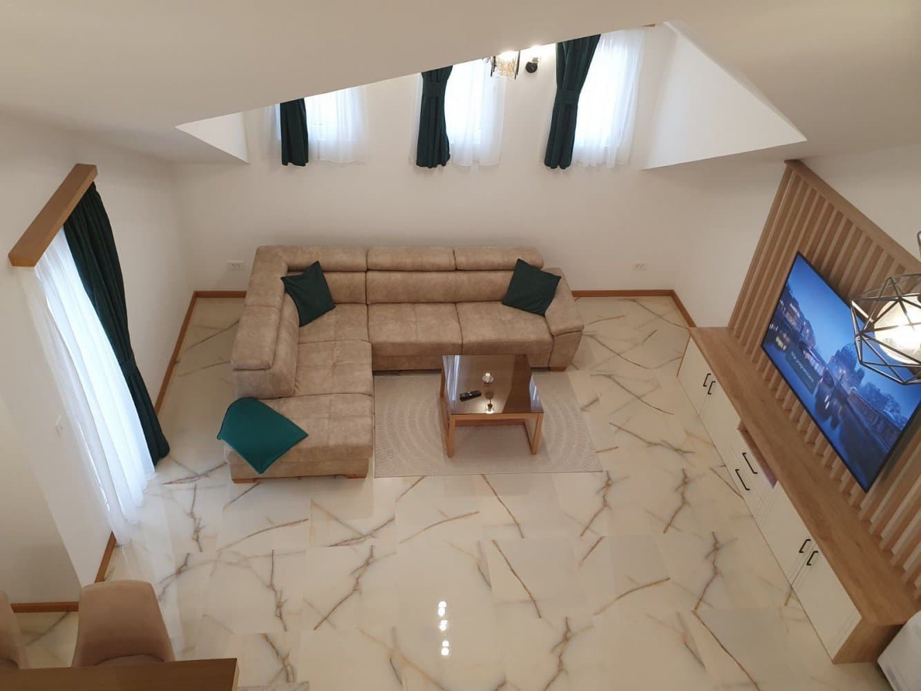Apartment with 3 bedrooms, 164.00 m2 in Tivat
