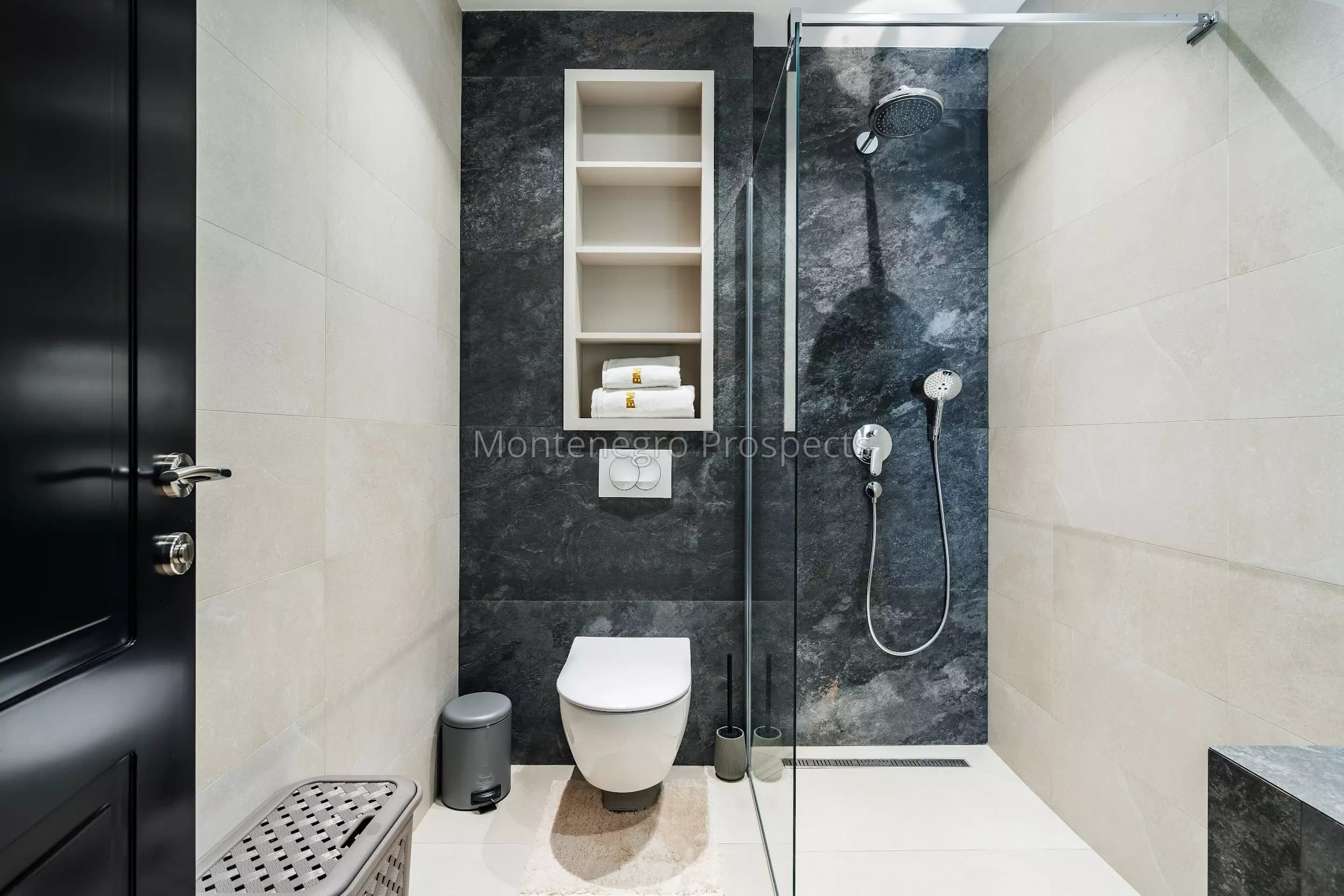 Budva, Reževići - dvije nove vile sa pogledom na more i bazenima