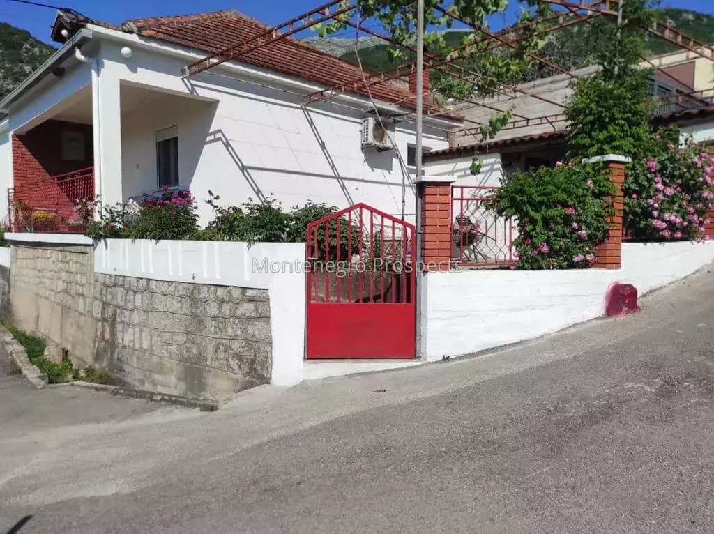 Dvije kuće na placu, Zaljevo