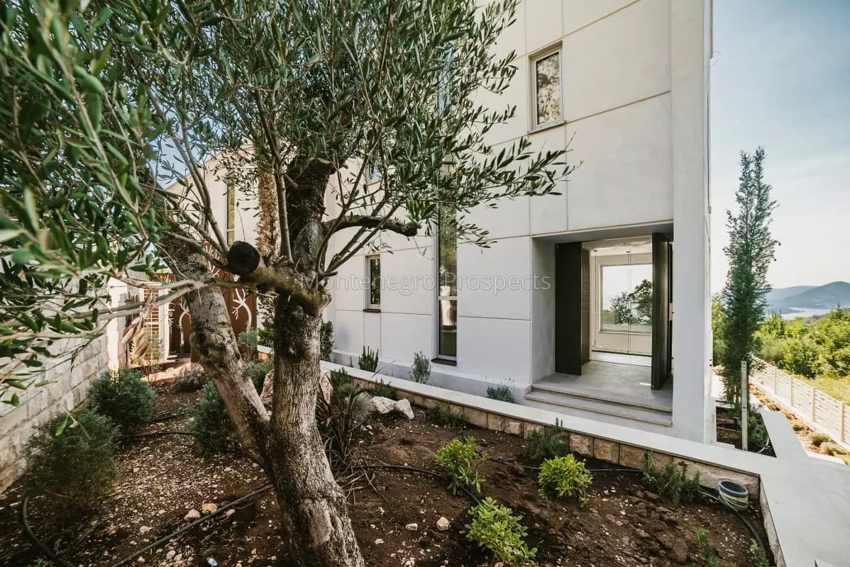 Dvije moderne vile u Blizikućama