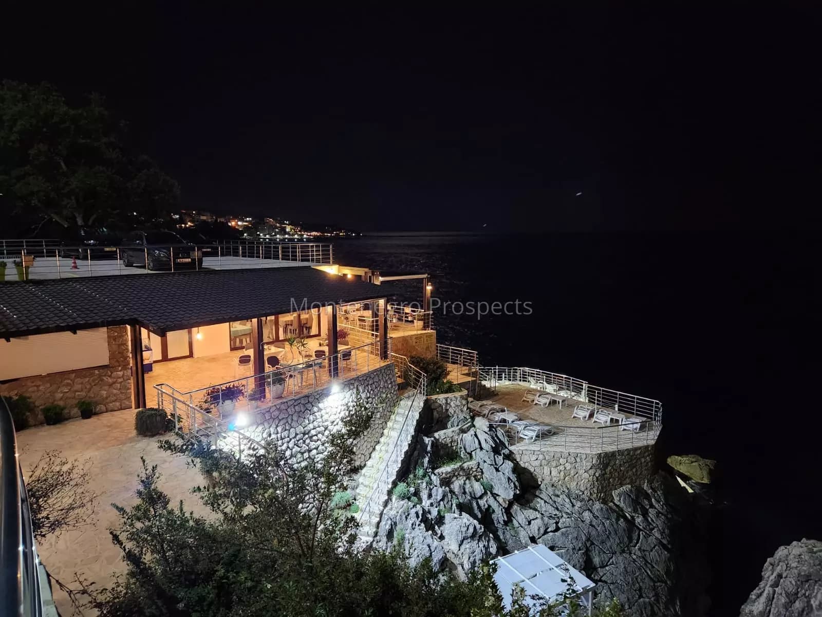 Dvosoban stan na prvoj liniji mora – Bar