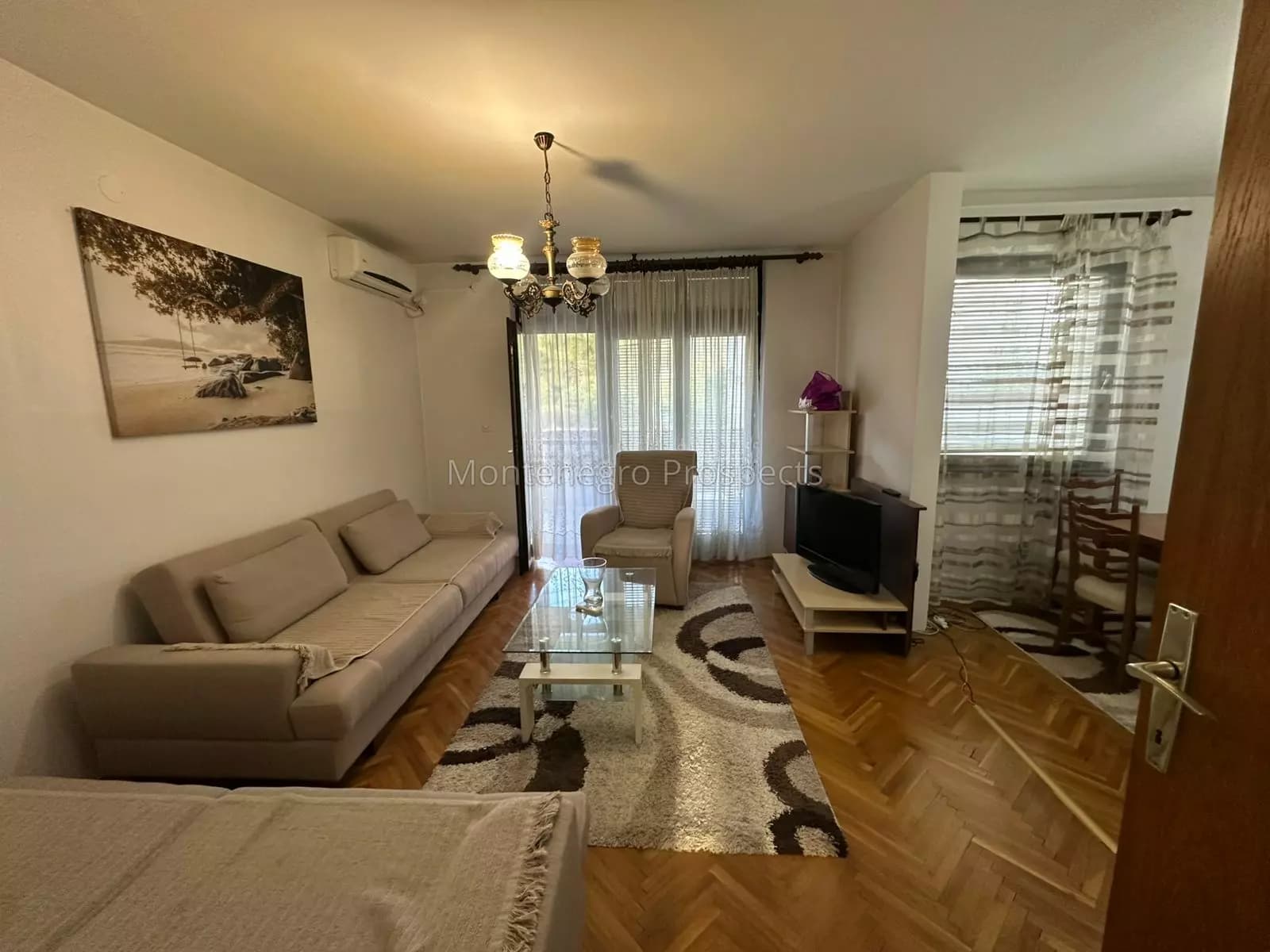 Dvosoban stan u centru, Makedonsko naselje