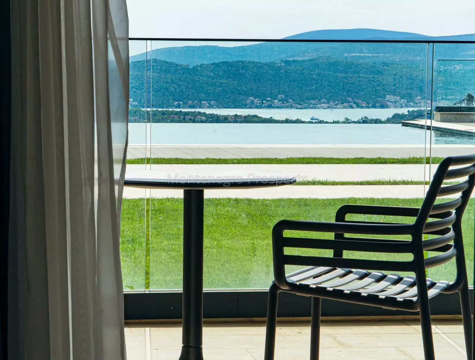 Dvosoban stan u novom kompleksu sa bazenom, Kavač