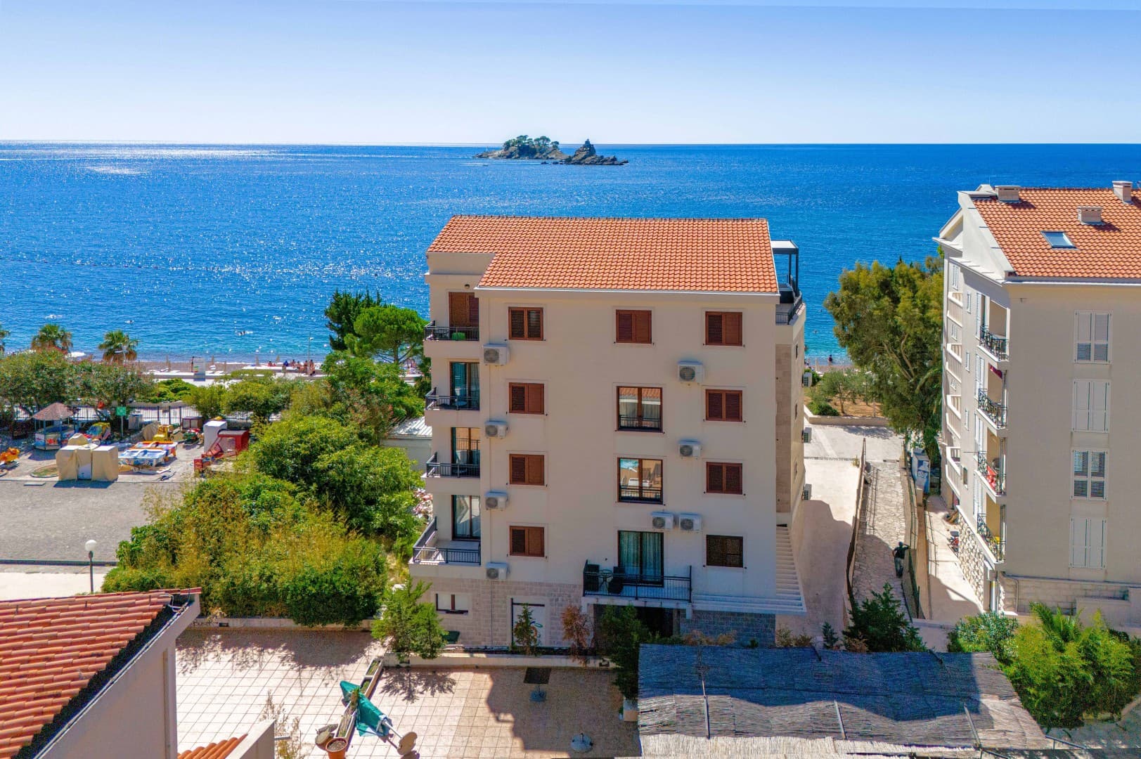 Jednosoban stan na prvoj liniji do mora, Petrovac