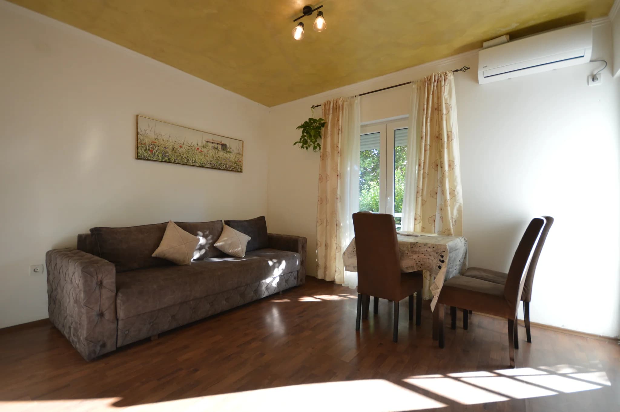 Jednosoban stan na samo 30 metara od mora u Đenovićima