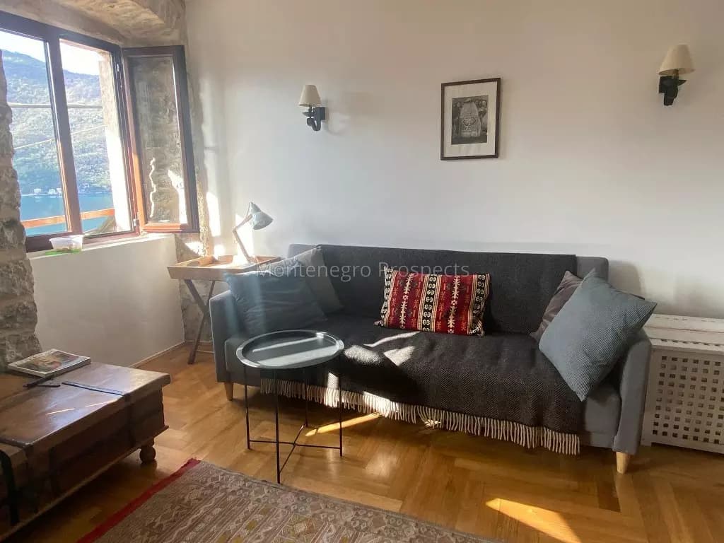 Jednosoban stan sa pogledom na more, Perast