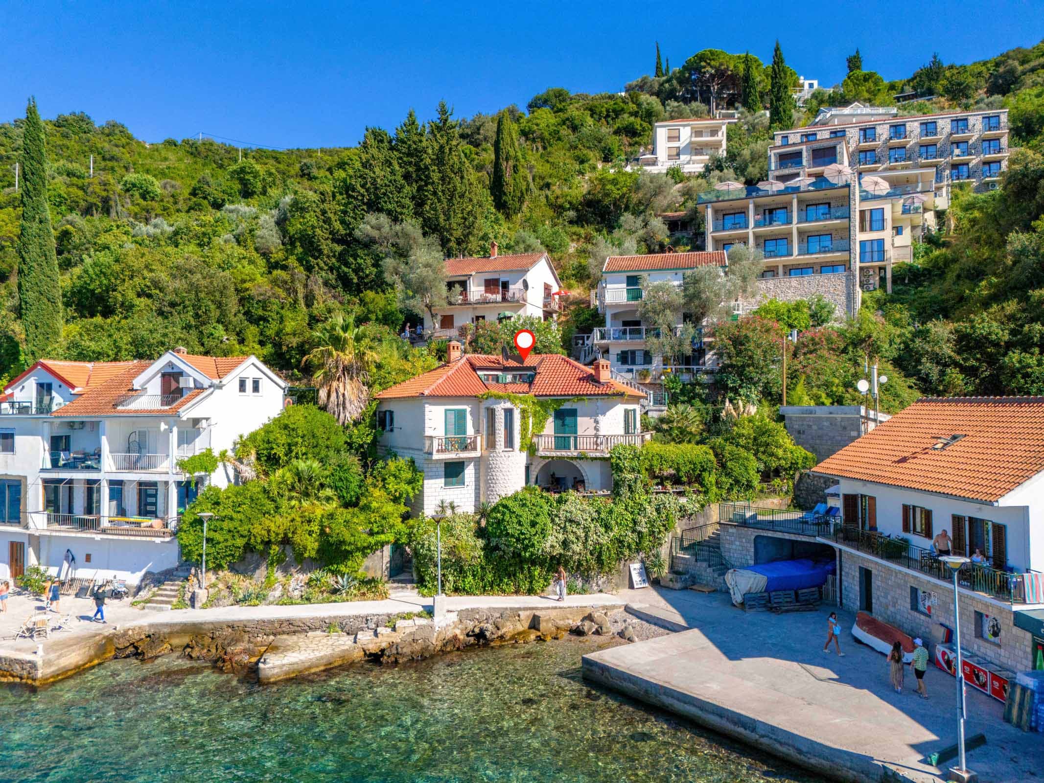 Kuća na obali mora, Rose, Luštica