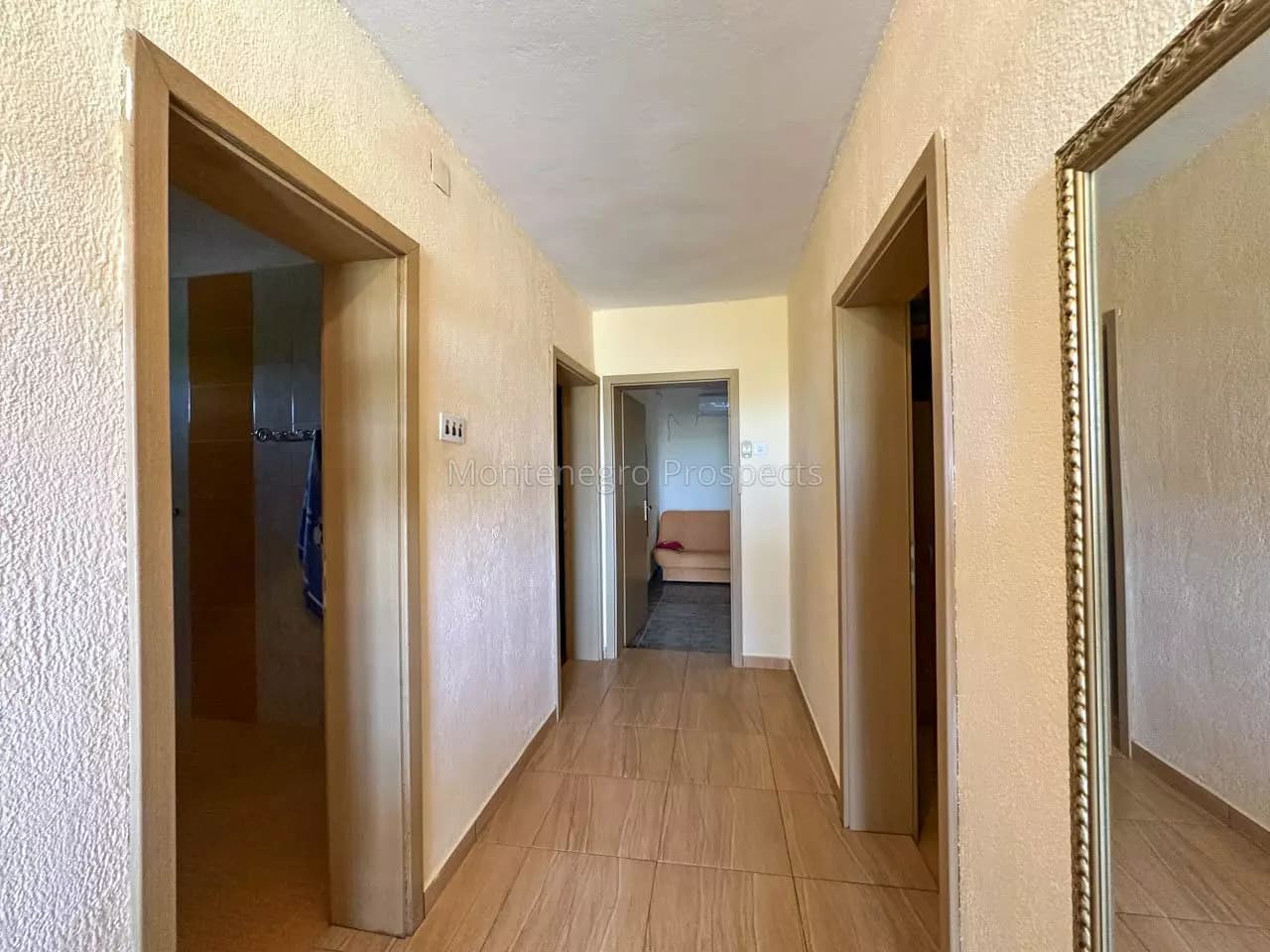 Kuća sa garažom i pogledom na more, Sutomore