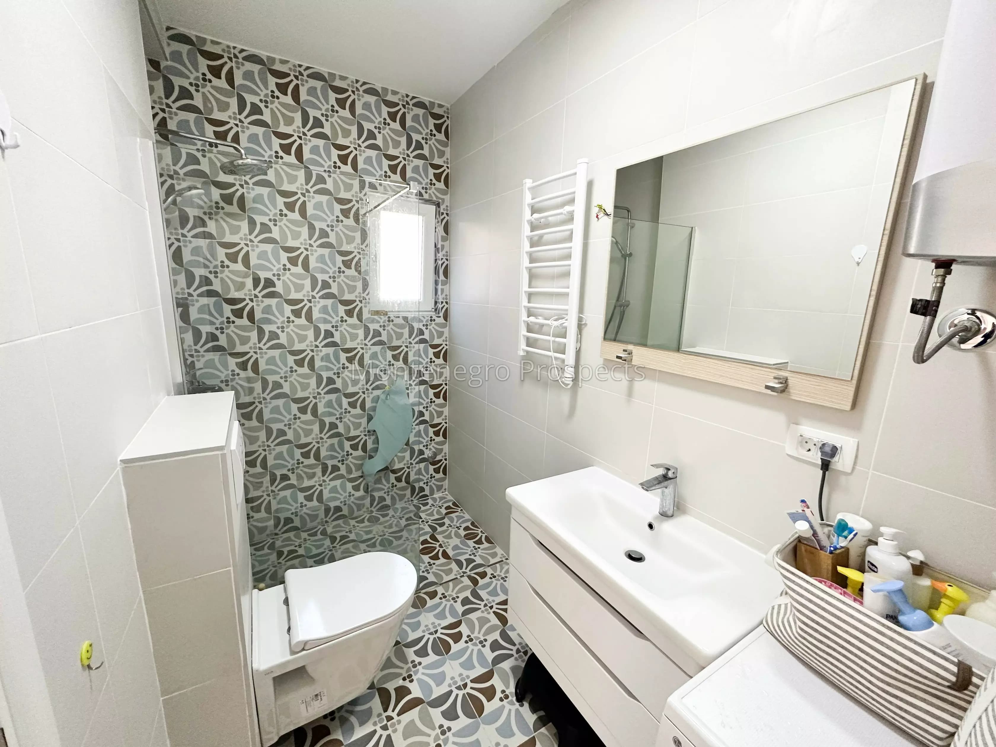 Kuća sa velikim dvorištem i lijepim pogledom, Baošići, Herceg Novi