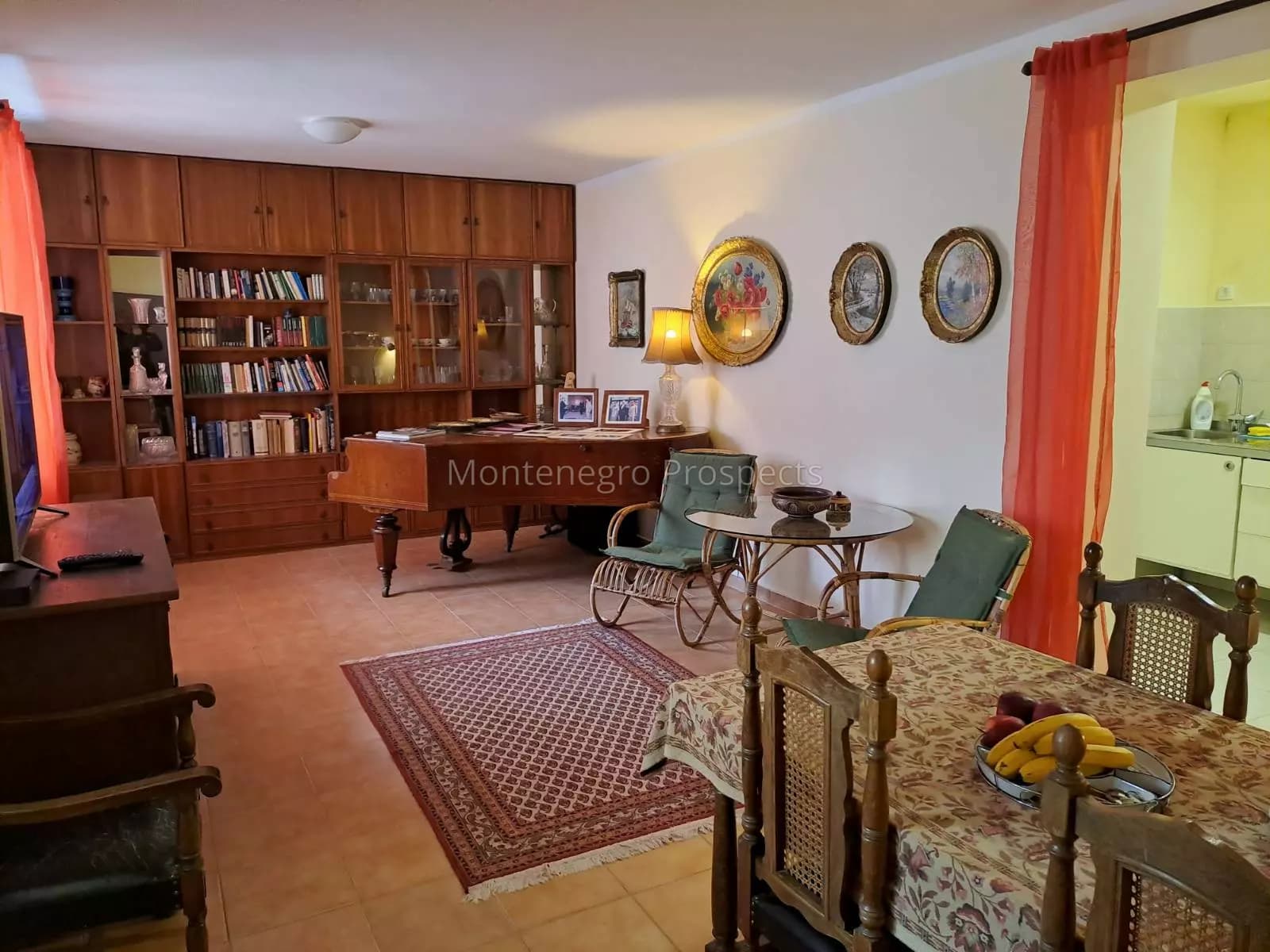 Kuća u Prčnju 300 metara od mora