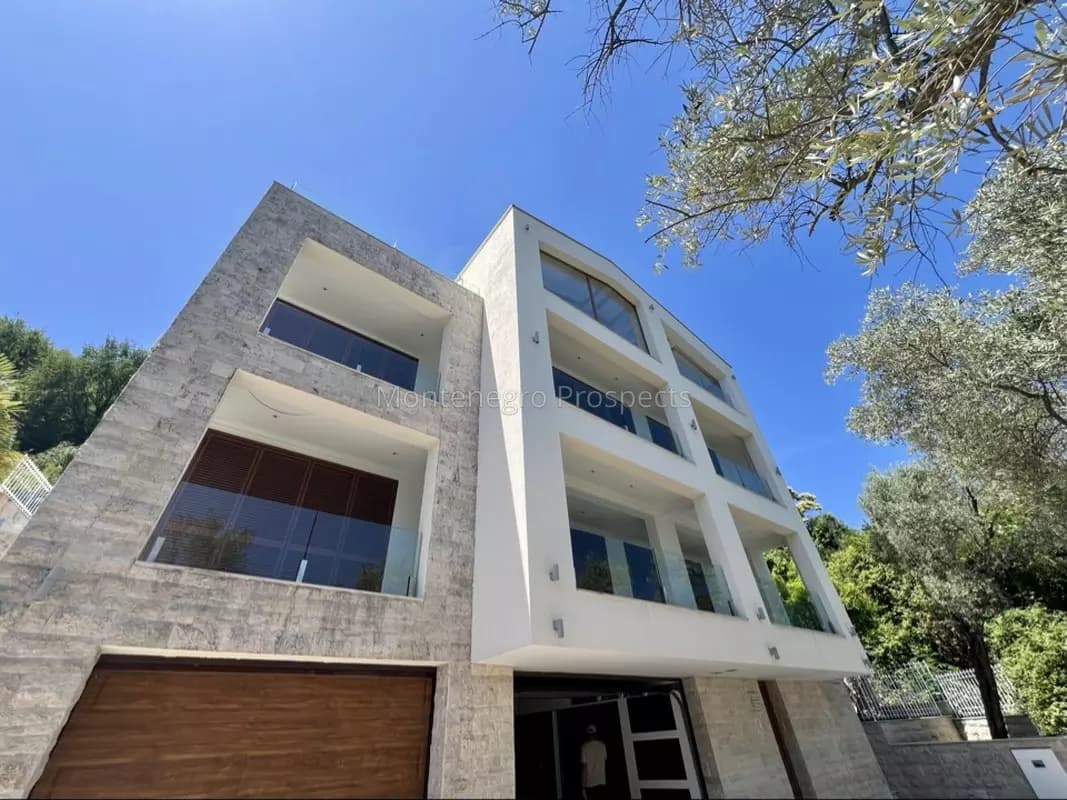 Luksuzna vila na samo 90 metara od mora, Stoliv – Bokokotorski zaliv