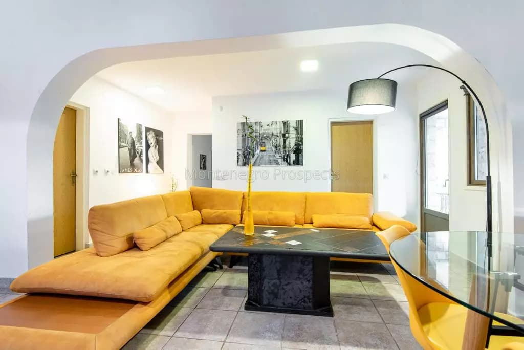 Mali hotel sa restoranom i 6 apartmana