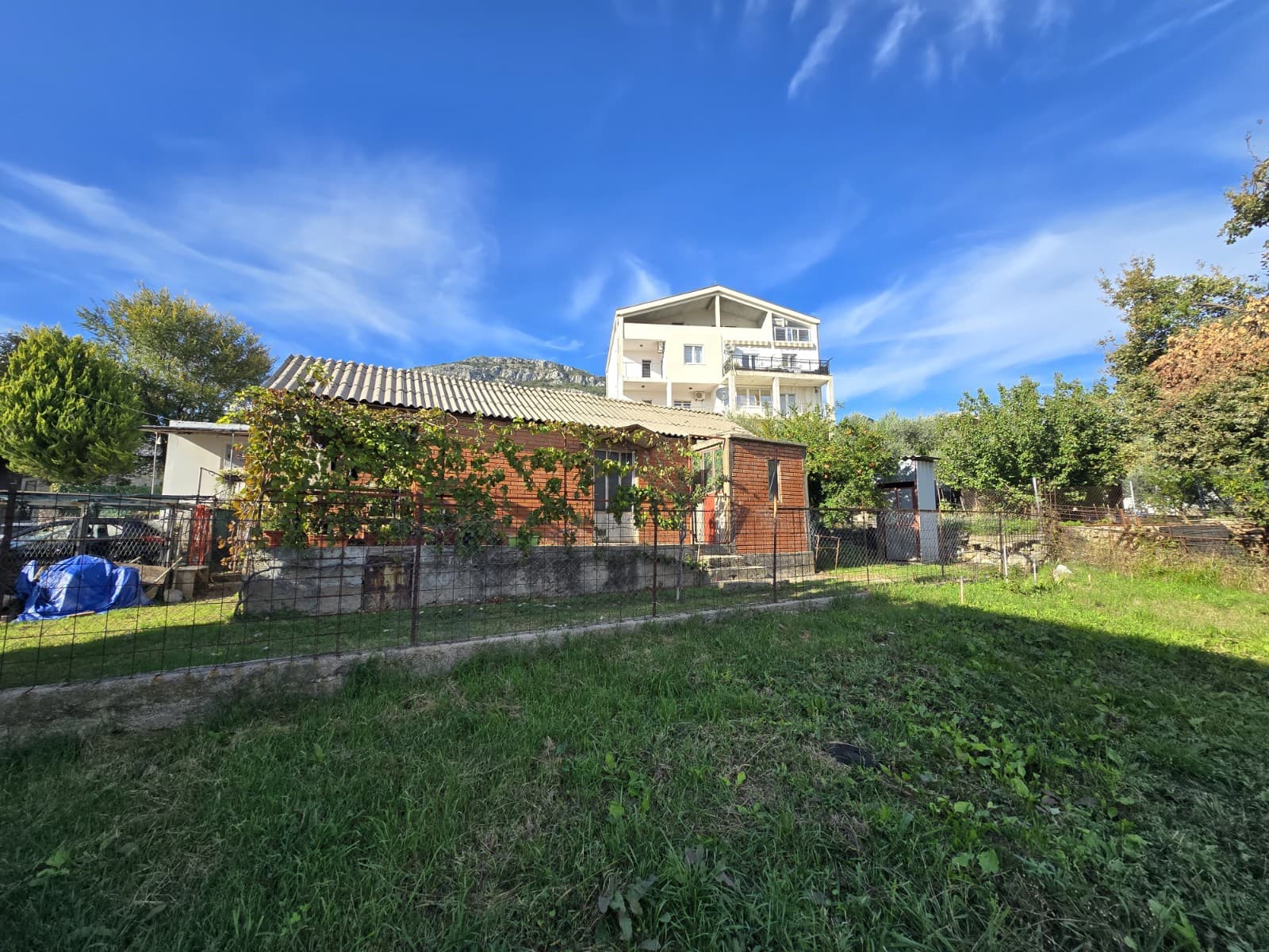 Manja kuća sa lepim placem Bar, Šušanj