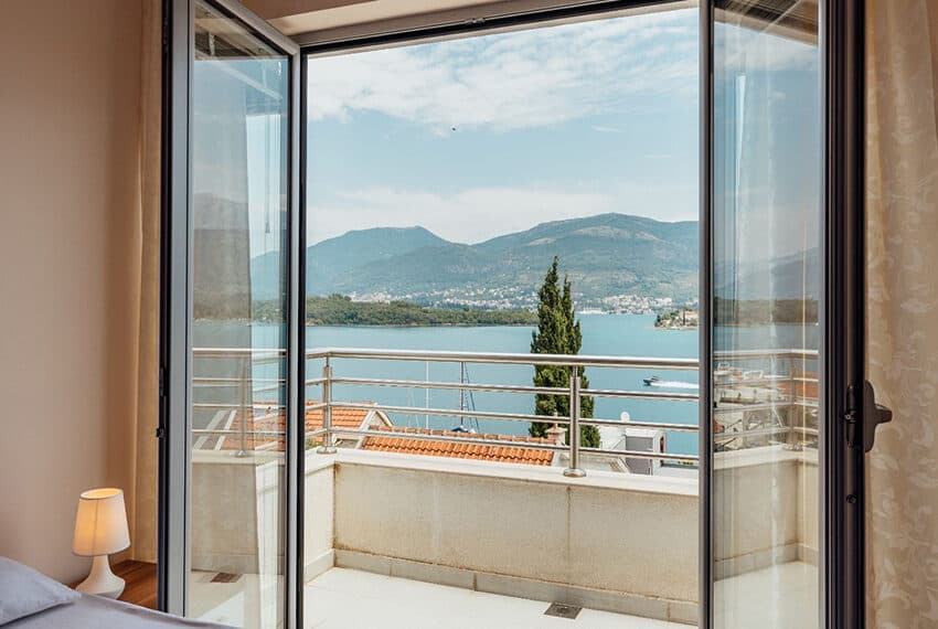 Modern two-bedroom apartment close to the sea, Lustica