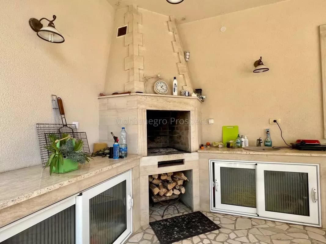 Moderna luksuzna vila sa predivnim pogledom na more, Reževići