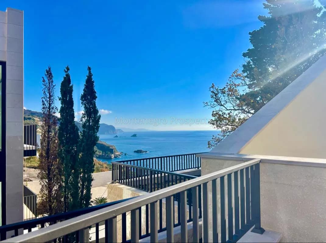 Moderna vila sa bazenom u Reževićima