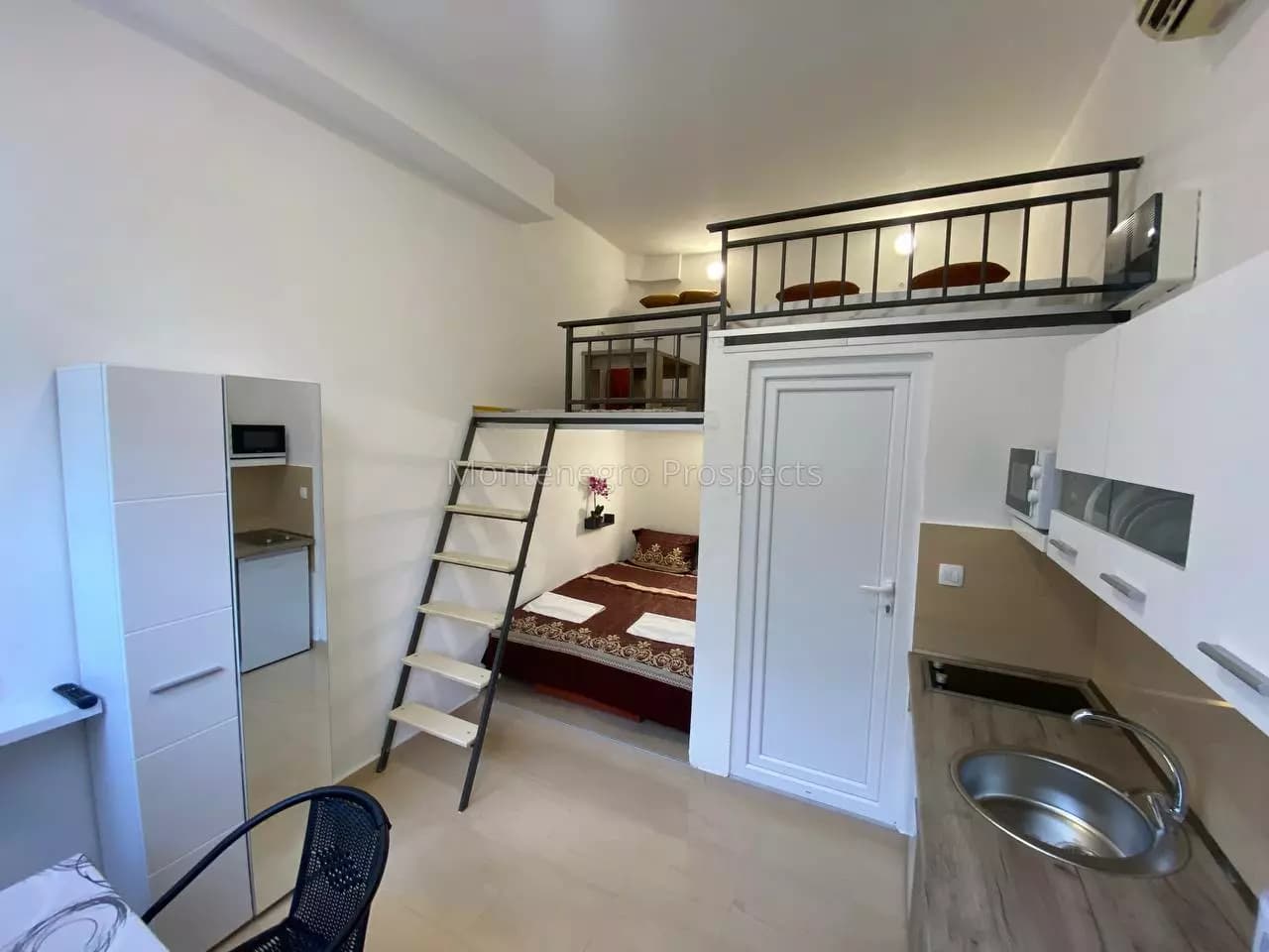 Na prodaju dva apartmana u Sutomoru, na samo 5 minuta hoda do mora