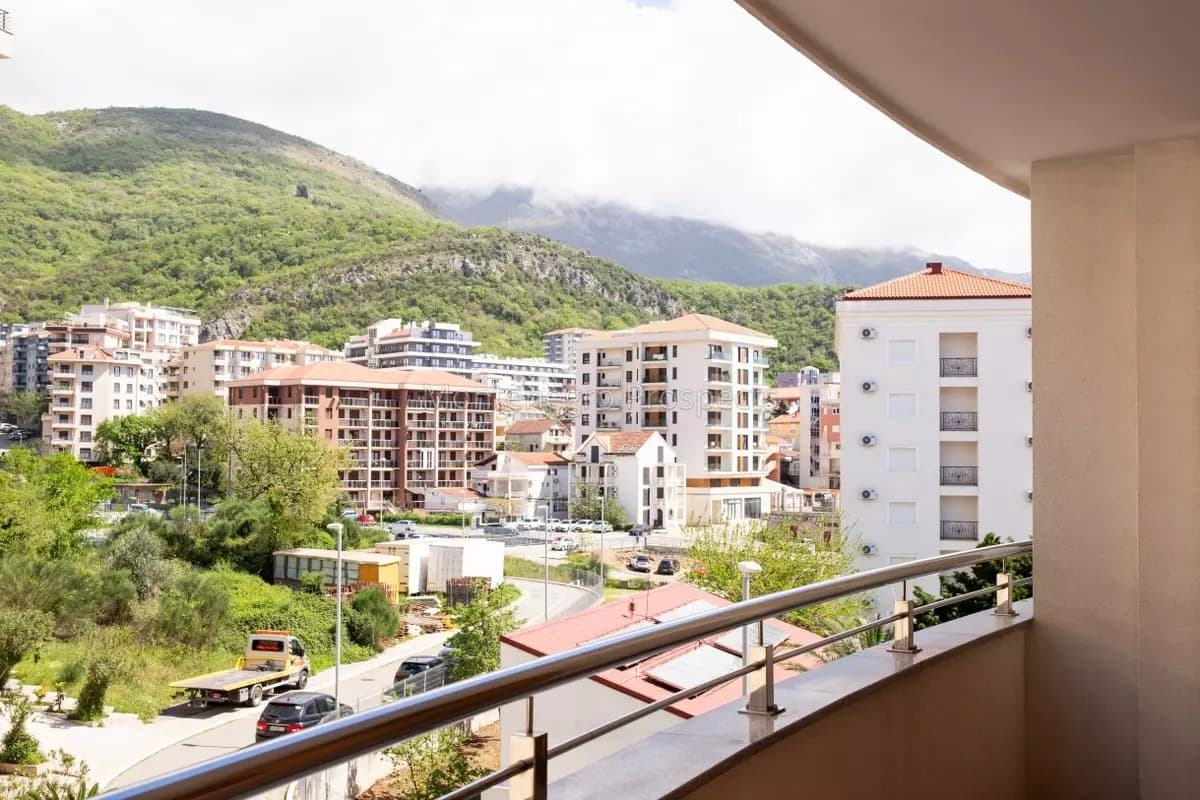 Namešten stan sa dvije spavaće sobe na 300m od mora, Bečići