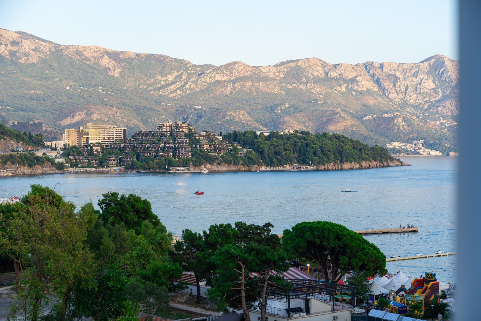 Namješten dvosoban stan sa pogledom na more, Tre Canne Budva