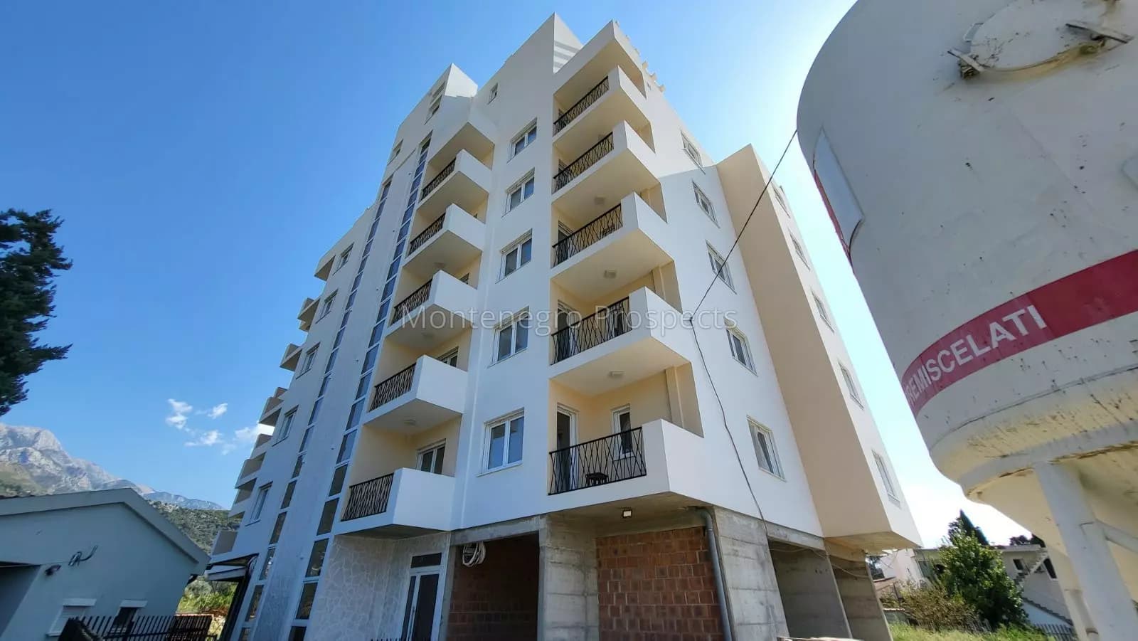 Nov stan na dvije etaze centar grada ,Bar