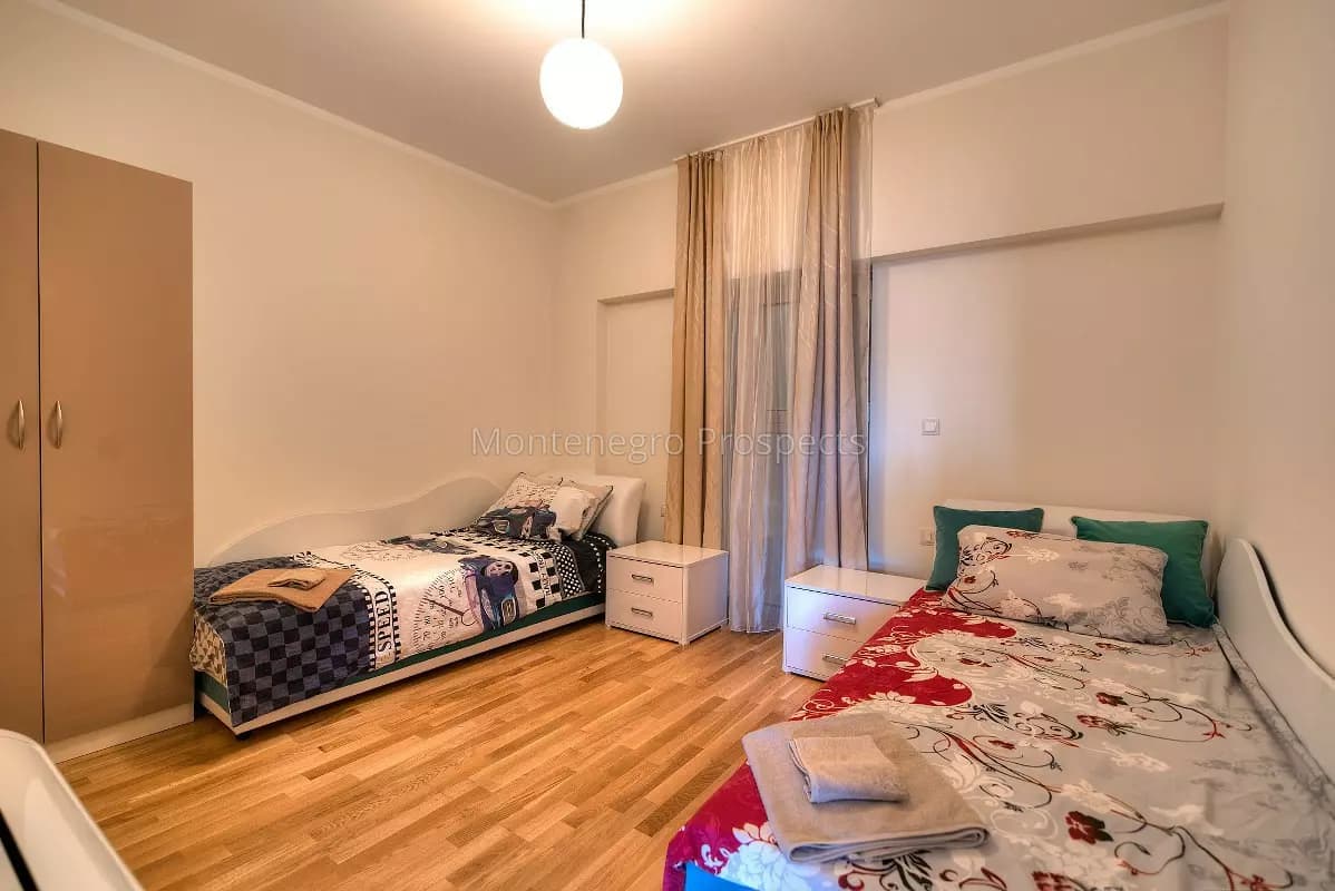 Nov trosoban stan sa pogledom na more, Budva