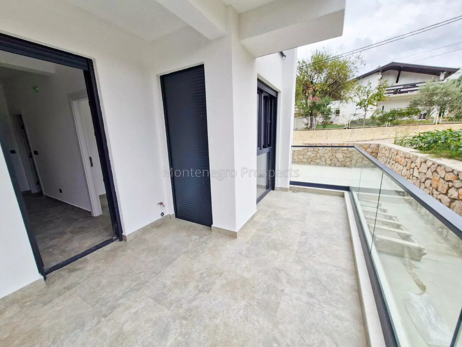 Nova garsonjera 38 m², parking i ostava uključeni – bez plaćanja poreza, Bar