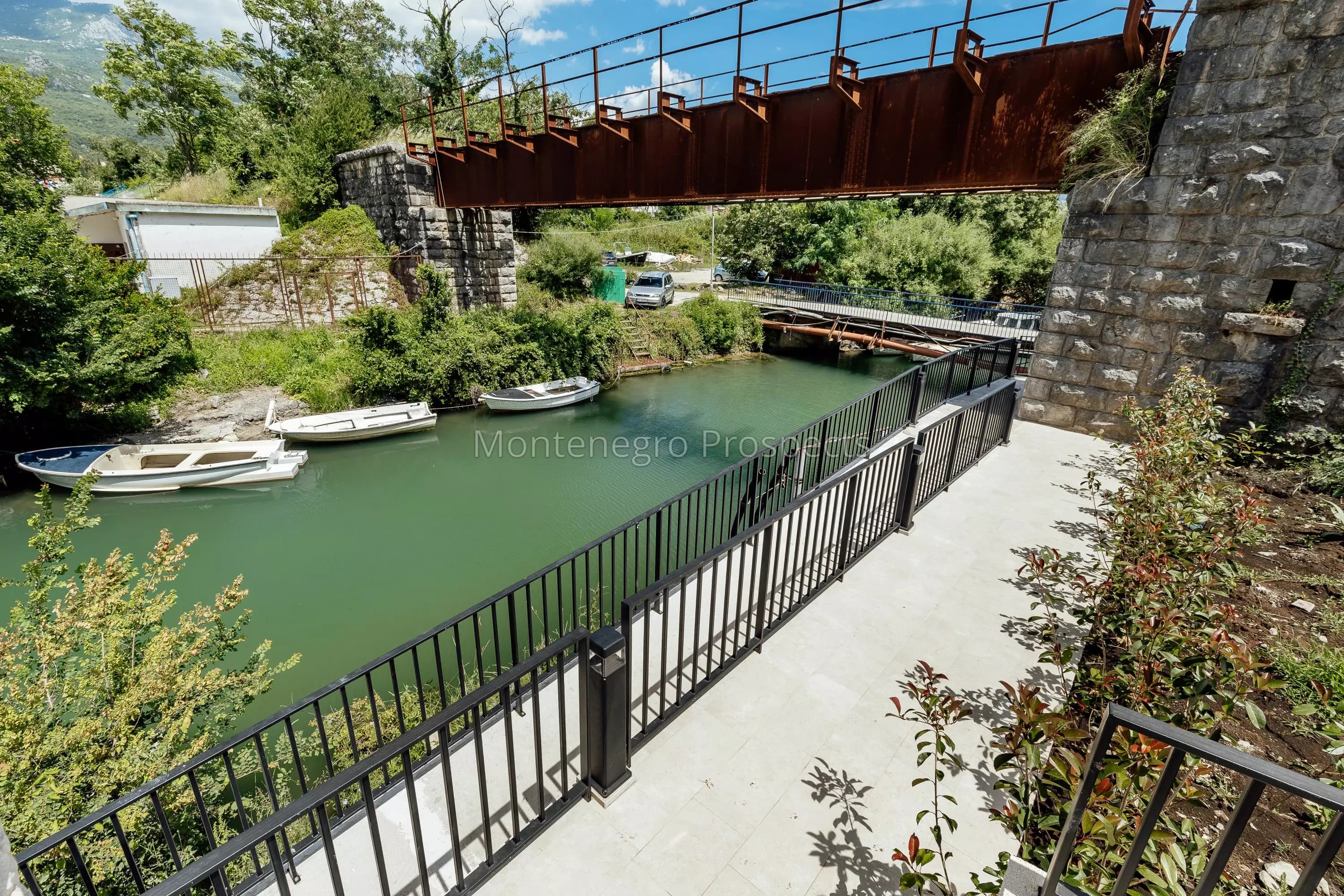 Novi kompleks sa bazenom na mirnoj lokaciji, Njivice - Herceg Novi