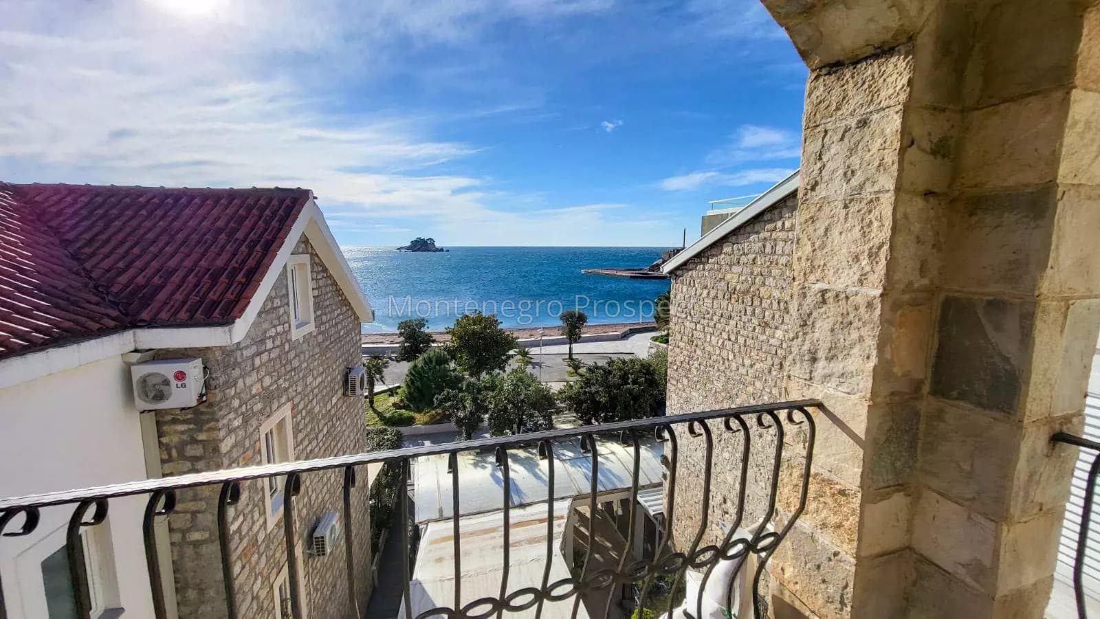 Penthouse apartman udaljen 50m od mora, Petrovac