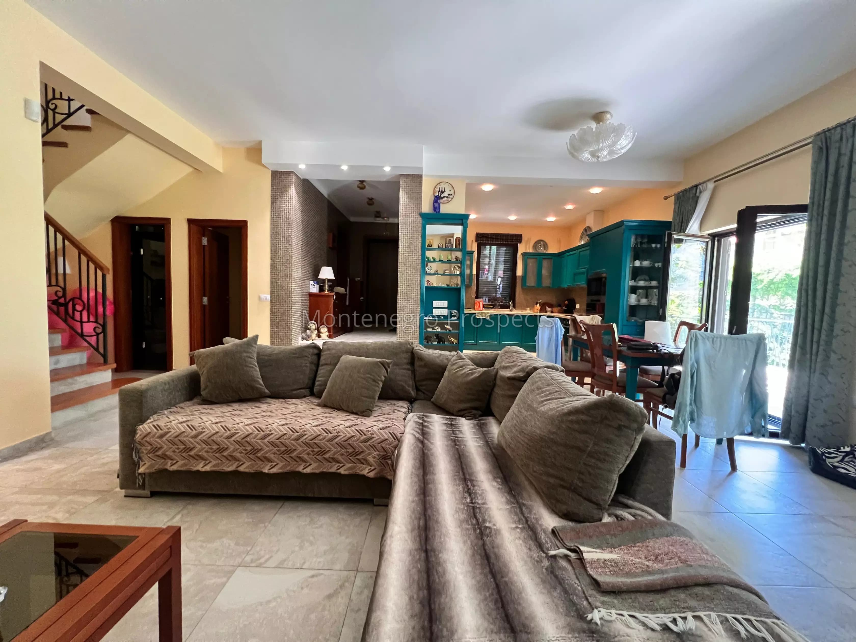 Predivna kamena vila na Prcnju na 30 koraka od mora