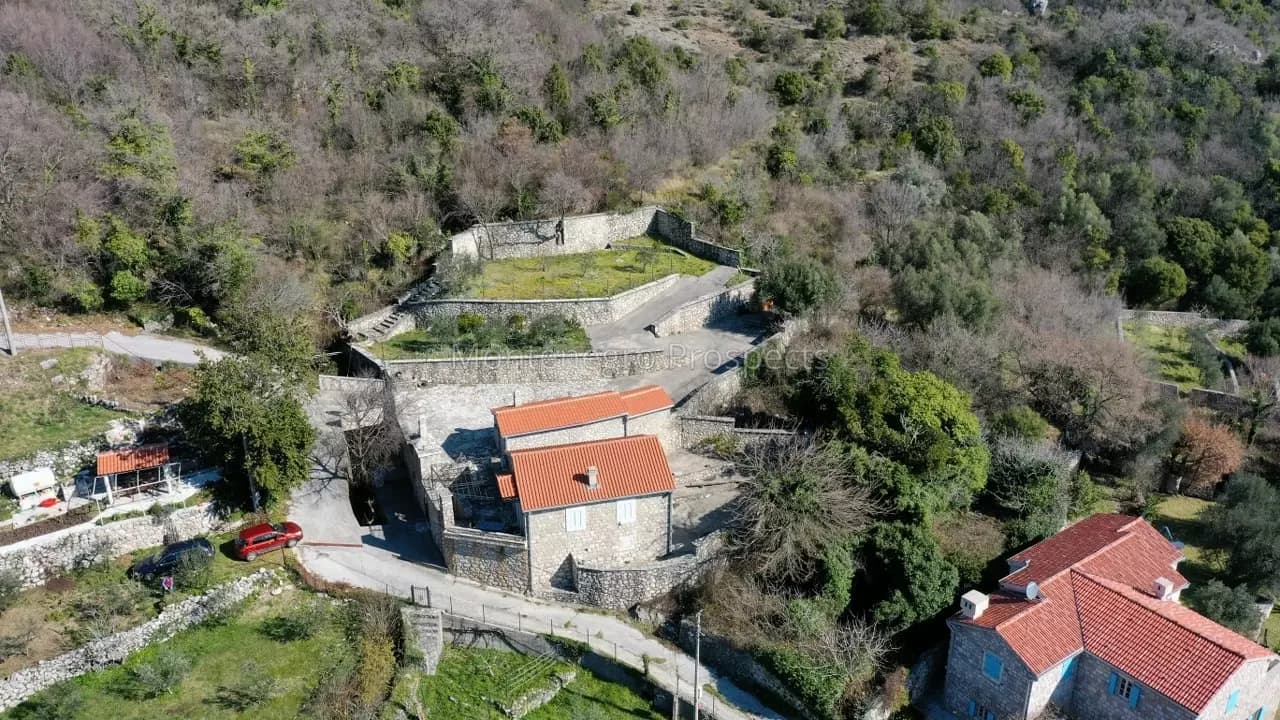 Prelijepa kamena kuća sa pogledom na Budvansku rivijeru, Mazici, Budva