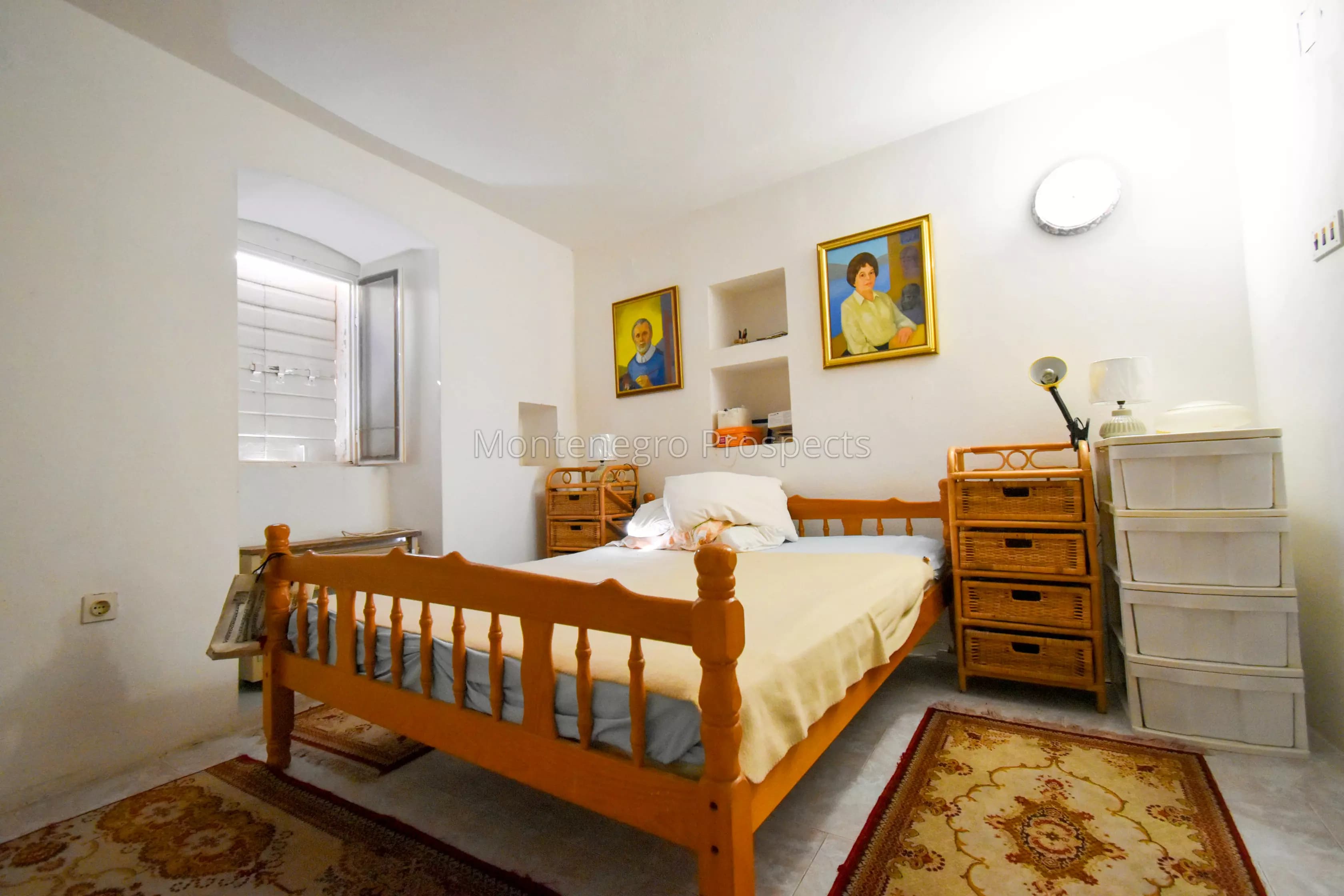 Prelijepa kamena kuća sa velikim placem na odličnoj lokaciji, Perast, Kotor