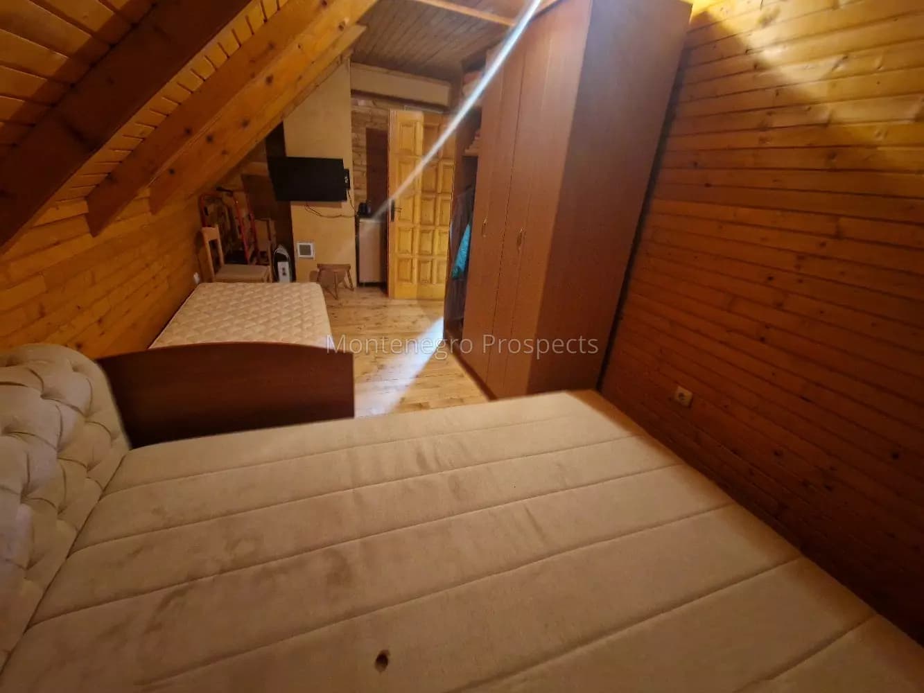 Prodaja se kuca u predivnom planinskom okruženju, Žabljak