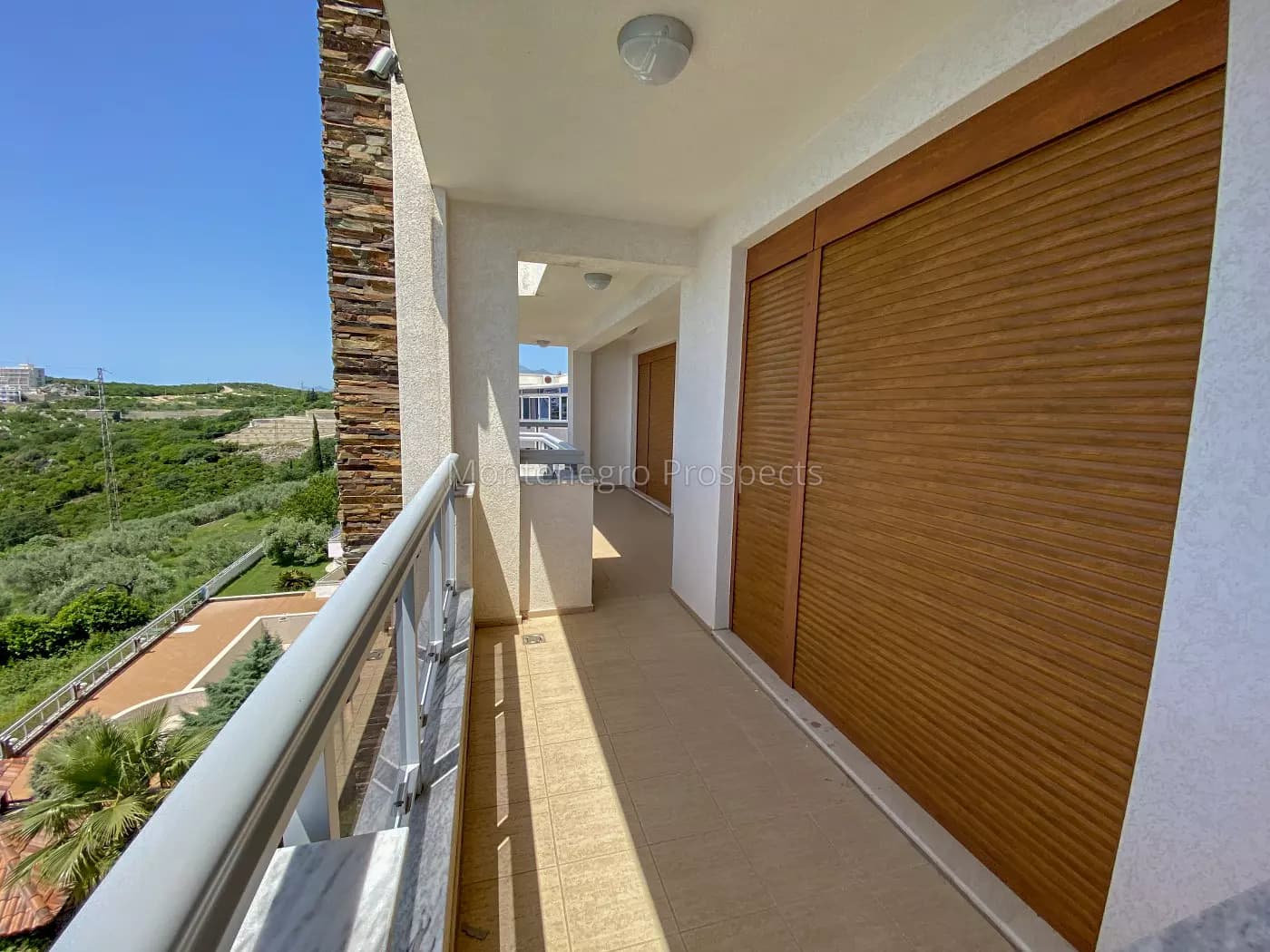 Prodaja stana u kompleksu sa bazenom, Dobra Voda