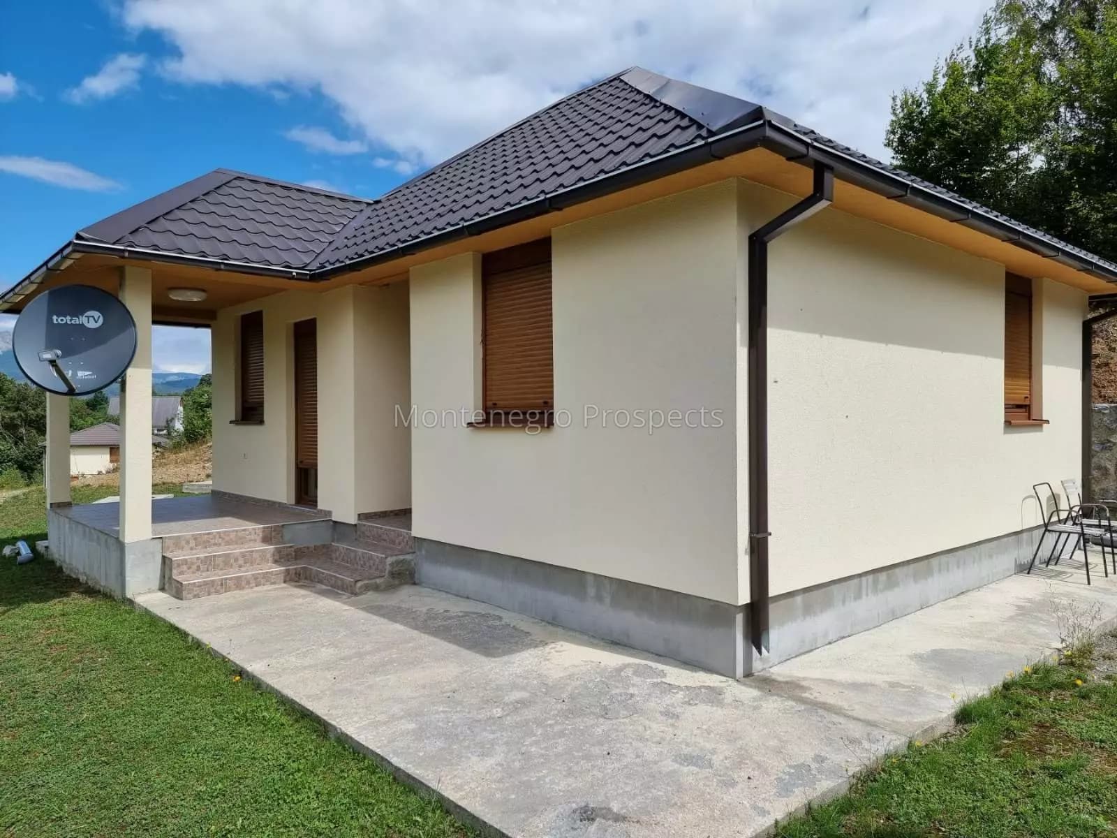 Prodaje se novoizgrađena kuća, Kolašin