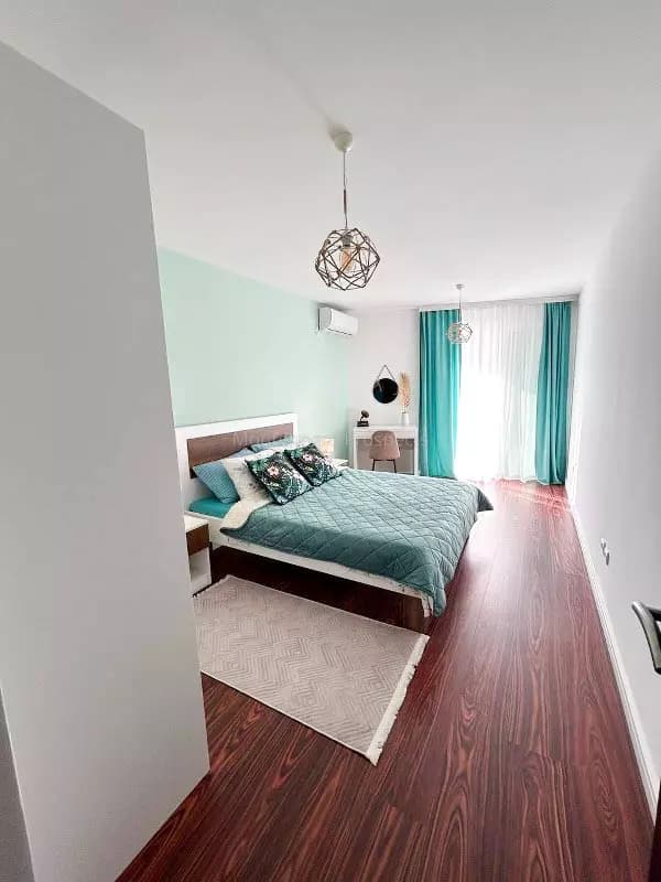 Prostran stan u kompleksu sa bazenom, Petrovac