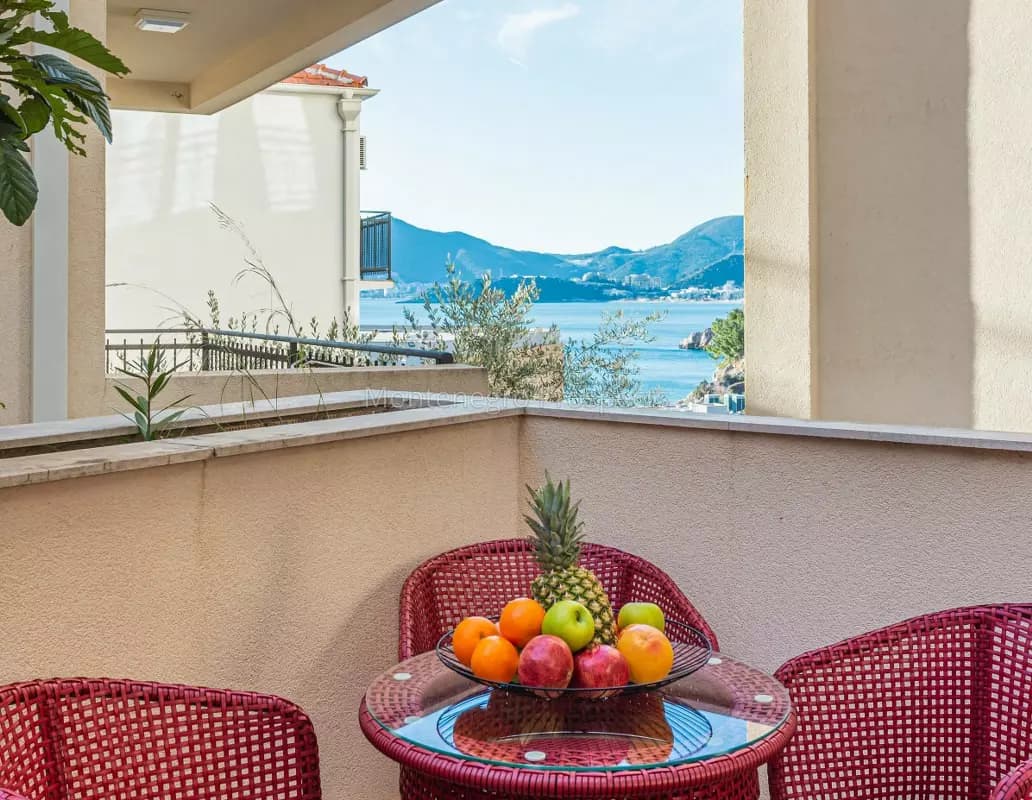 Prostrani jednosoban stan sa pogledom na more, Pržno