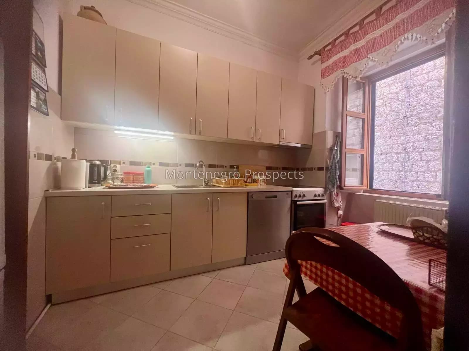 Šarmantan dvosoban stan u srcu Starog grada Kotora