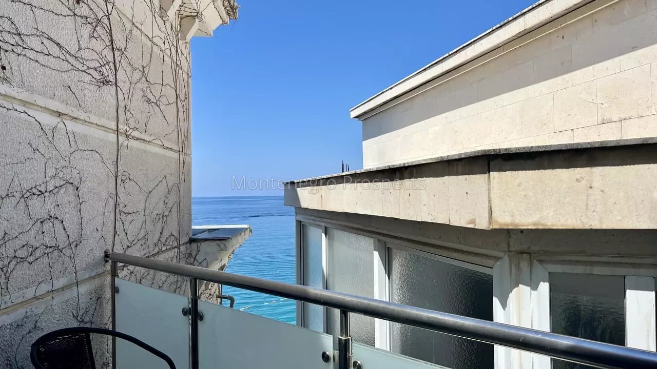 Stan na prvoj liniji mora, Sveti Stefan