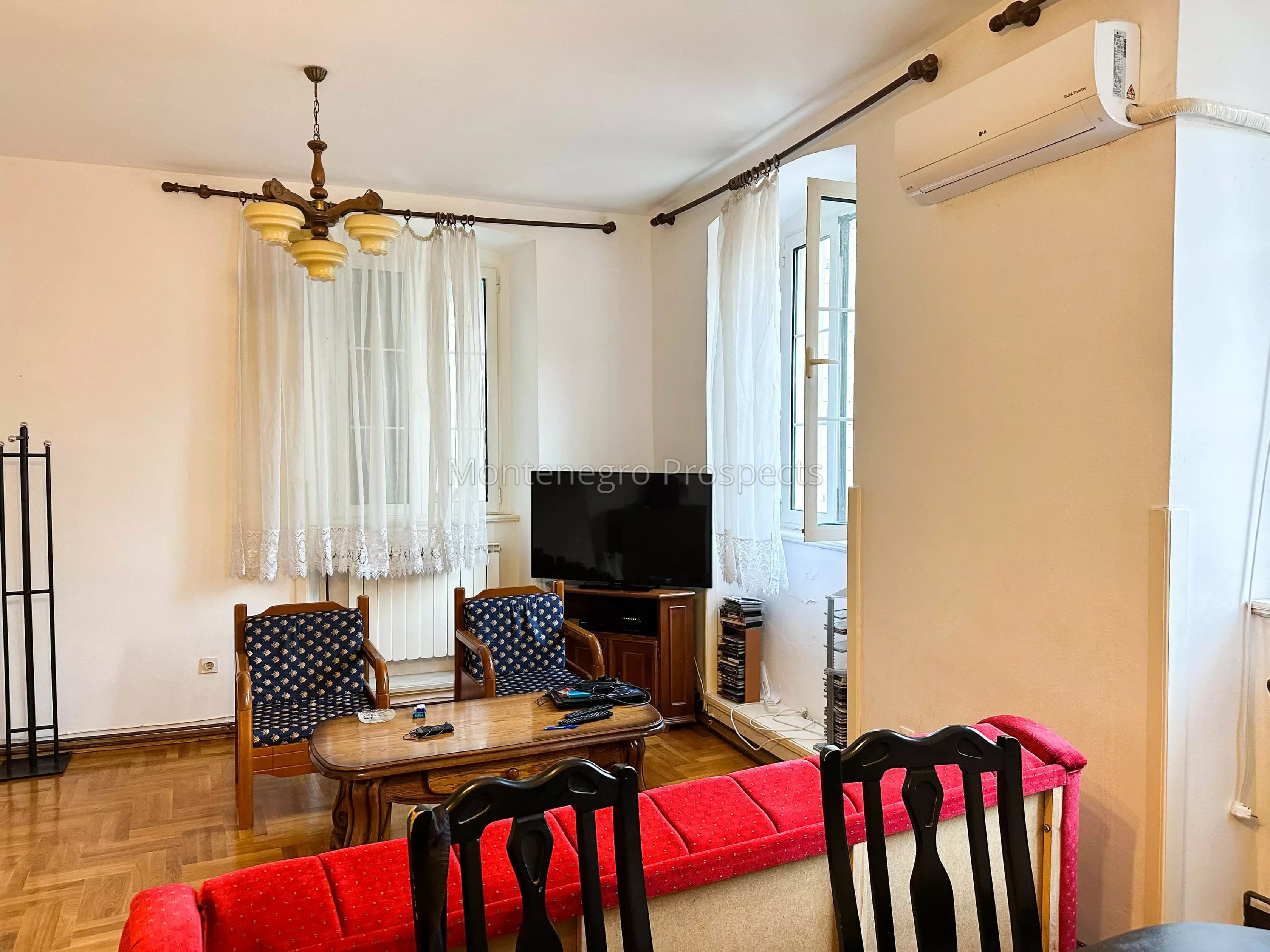 Trosoban stan u srcu Starog grada, Kotor