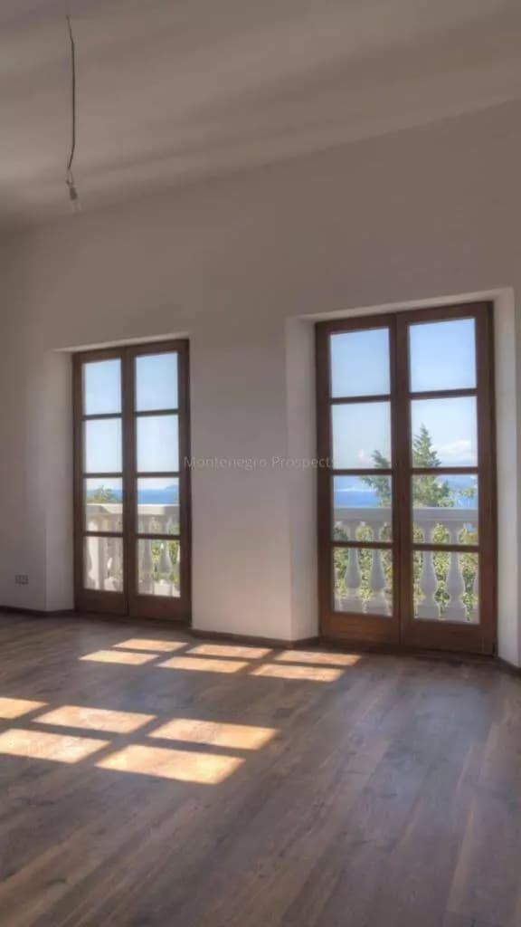 Vila sa bazenom, Skocidjevojka, Budva