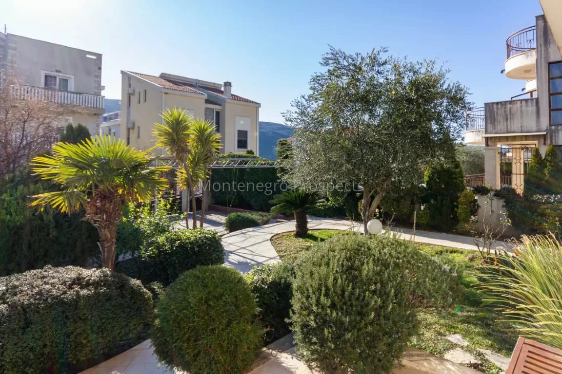 Vila sa bazenom u Đenovićima